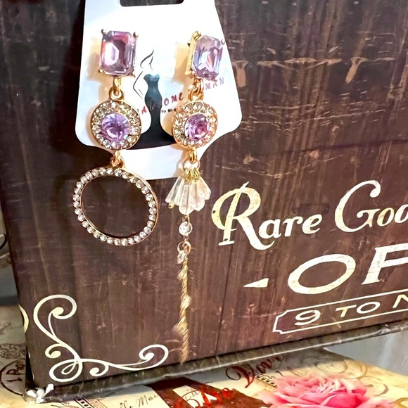 GORGEOUS LAVENDER CRYSTAL MISMATCHED EARRINGS WITH 925 SILVER POSTS - Picture 4 of 9